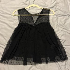 EUC polka dot button back top sweetheart neckline